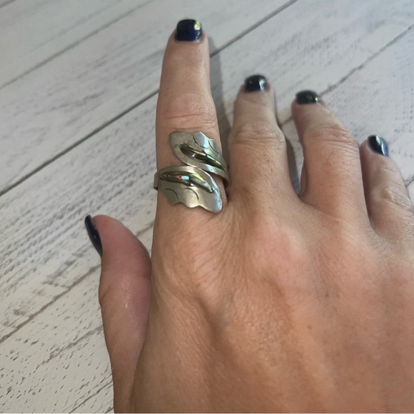 Vintage Abalone Shell Ring Size 9 - Picture 3 of 4